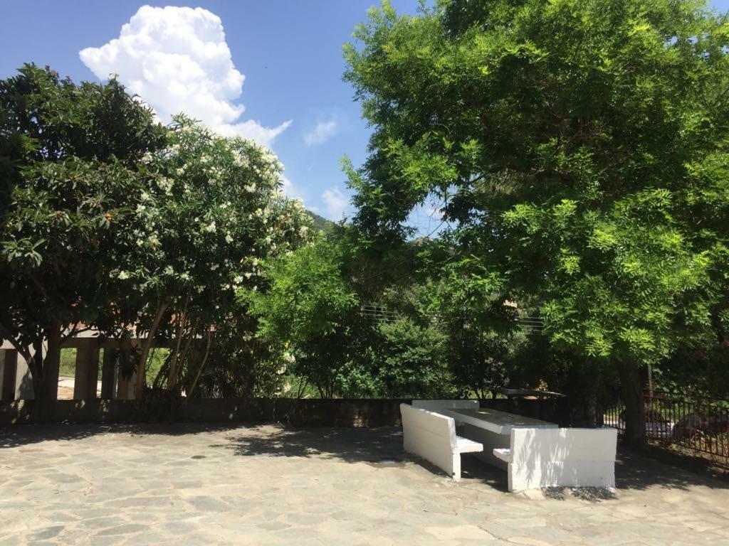 Cornelia Apartment Palaiontsiflikion Bagian luar foto