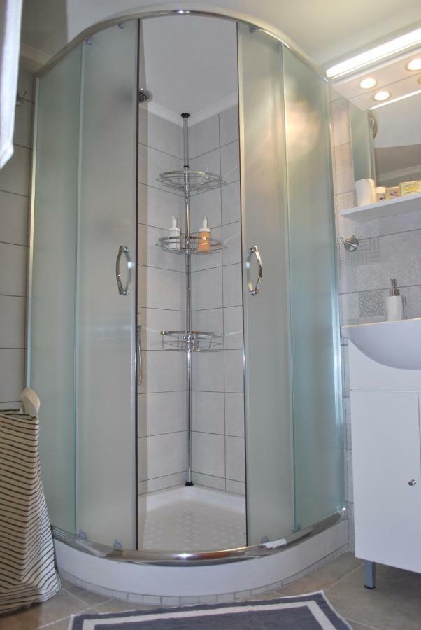 Cornelia Apartment Palaiontsiflikion Bagian luar foto