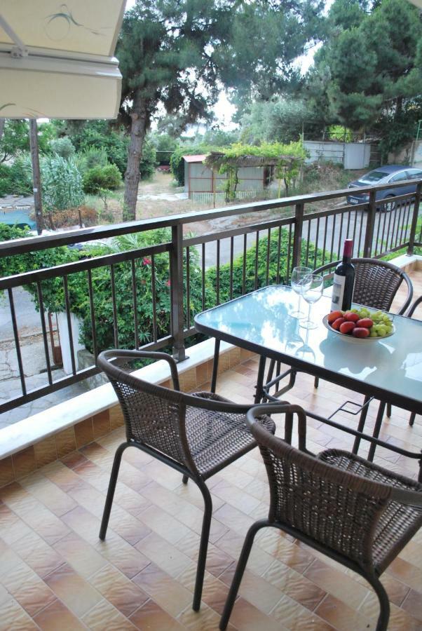 Cornelia Apartment Palaiontsiflikion Bagian luar foto